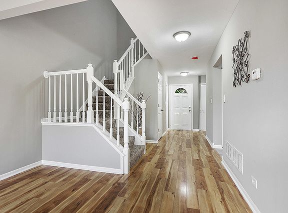 4th image of 12 Brook Park Ln