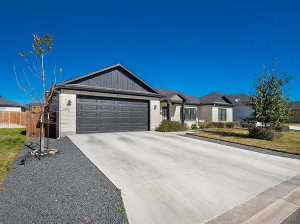 124 Parlin Ln, Fredericksburg, TX 78624