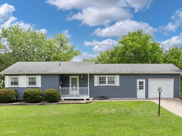 2203 E 6th St, Coal Valley, IL 61240