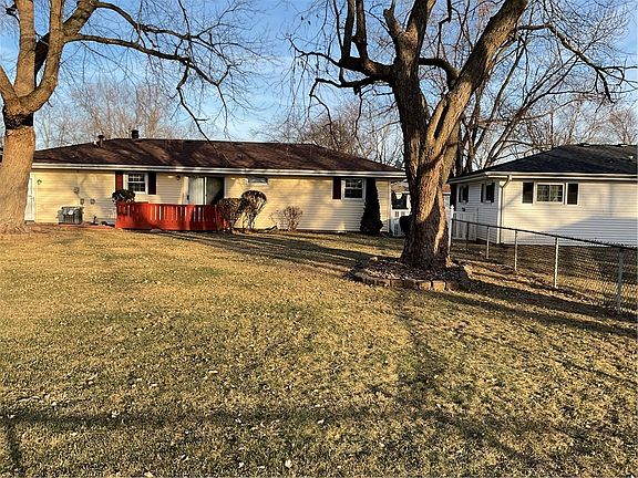 5th image of 215 W Plains Dr