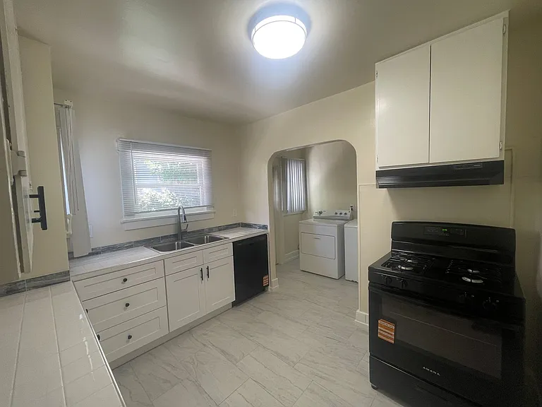 204-206 N. Cedar St. — Photo 11