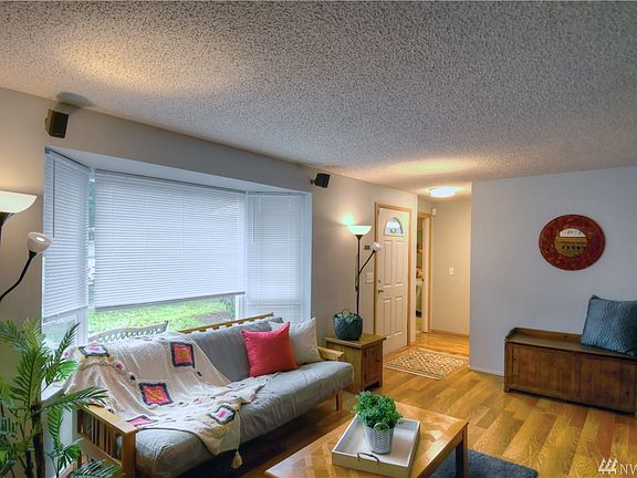 2nd image of 431 Thunderbird Ct SE