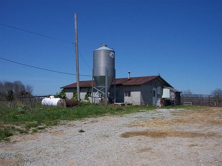 2nd image of 1012 Cole Ln