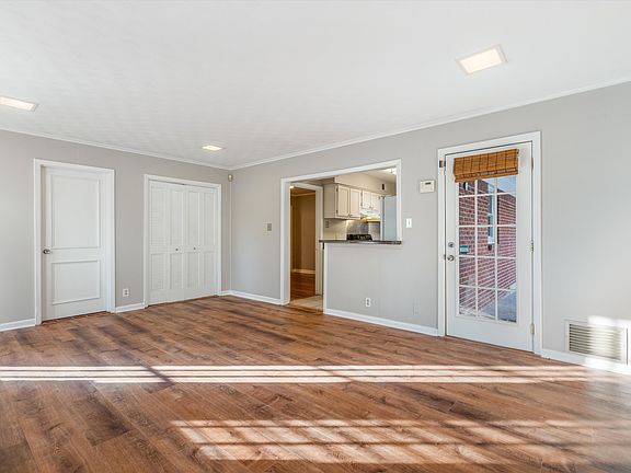 3rd image of 5047 Welchshire Ave