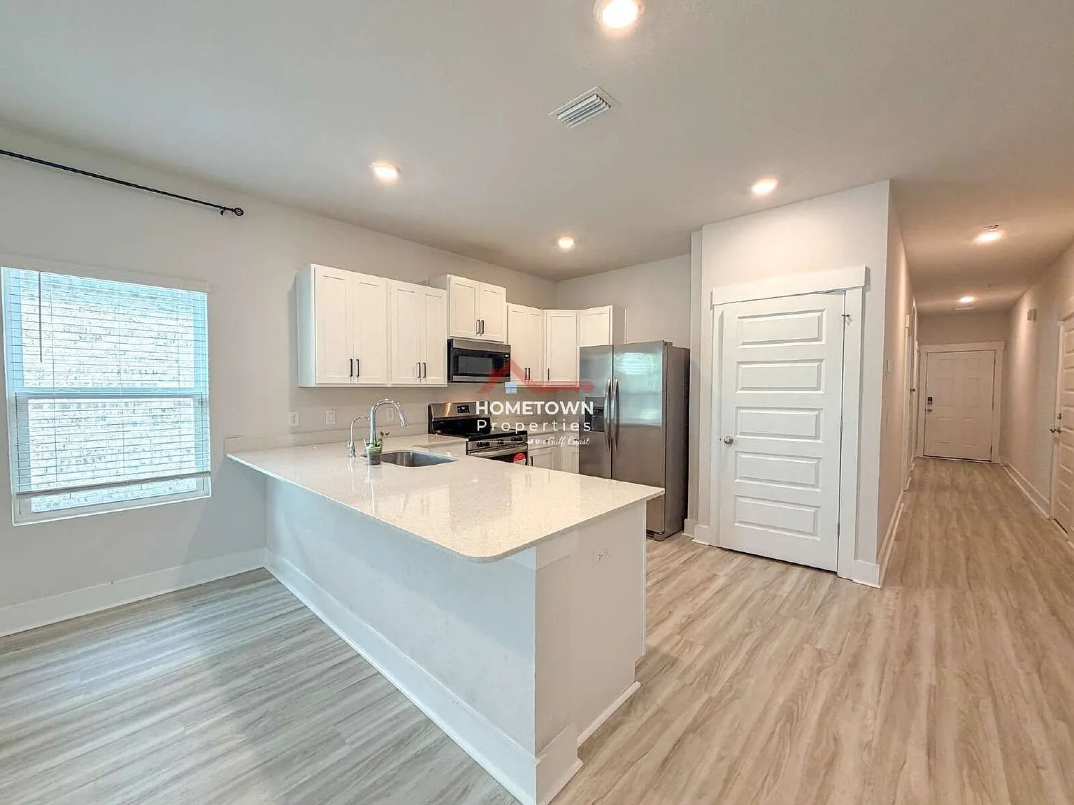 4 bed, 2.0 bath, 1581 sqft, $1,900 — Photo 1