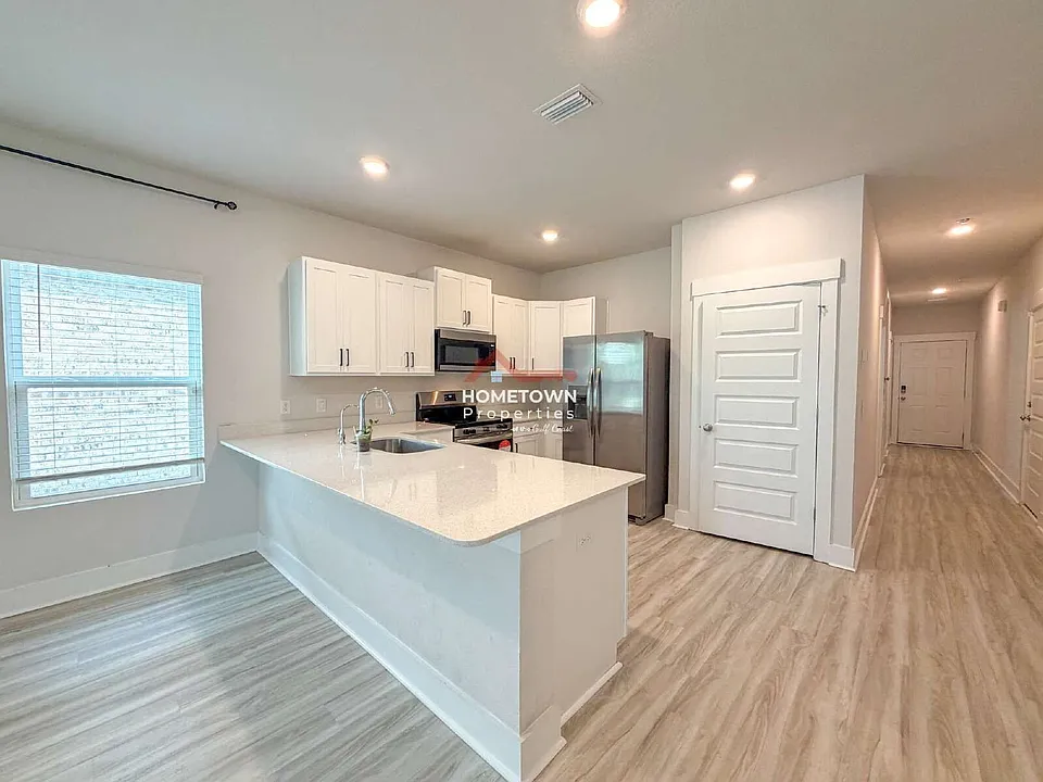 9899 Starling Dr