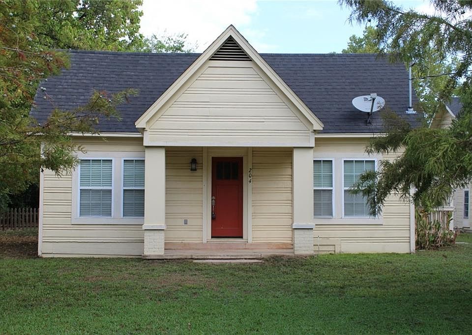 1st image of 204 W Myrtle St