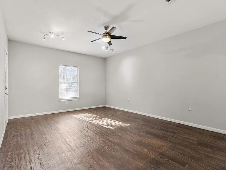 1521 Bagby Ave #C — Photo 17