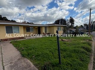 166 Howell Heights Dr, Escondido, CA 92025