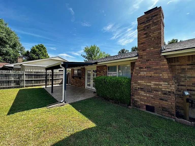 4720 NE Macarthur Cir — Photo 31