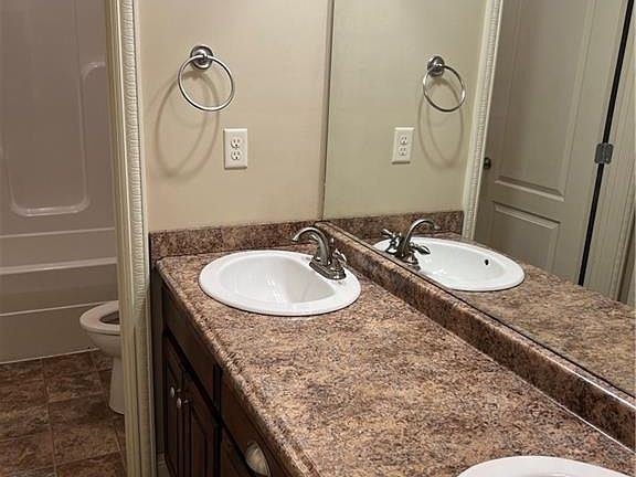 4th image of 4834 Easton Dr