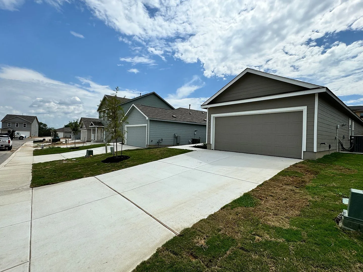New & Modern 1 Story - 3 Bedroom 2 bath in New Vida Subdivision - South San Antonio — Photo 4