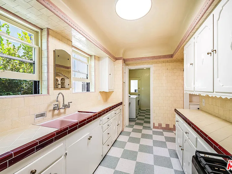 1064 S Ogden Dr — Photo 15
