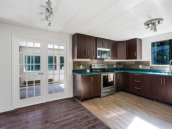 3rd image of 1105 Bourban Rd