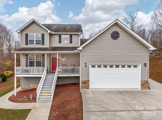 165 Pottery Terrace Trl, Flat Rock, NC 28731