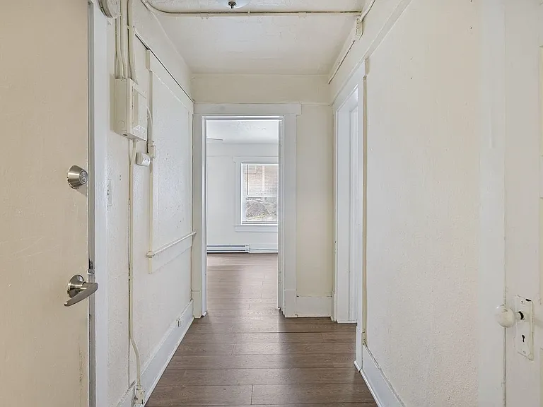 Queen Anne Court — Photo 52