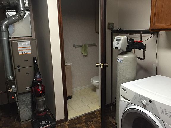 Half Bath off Laundry/Entrance