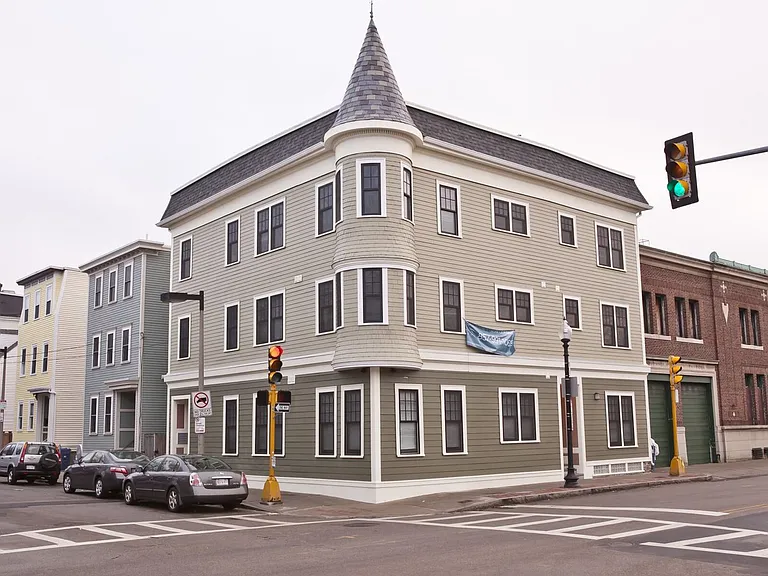 195 W Tihrd St #5 — Photo 1