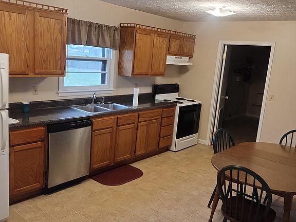 2nd image of 60 Oxford Dr