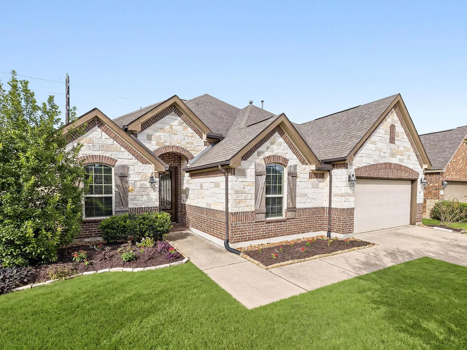 3 bed, 2.5 bath, 2302 sqft, $3,250 — Photo 3