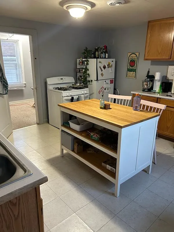 2 bed, 1000 sqft, $975 — Photo 3