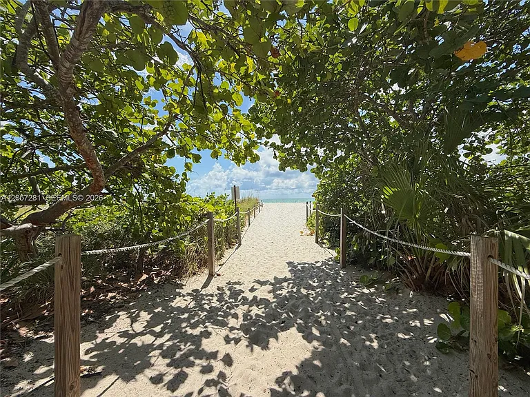 5701 Collins Ave #1508 — Photo 15