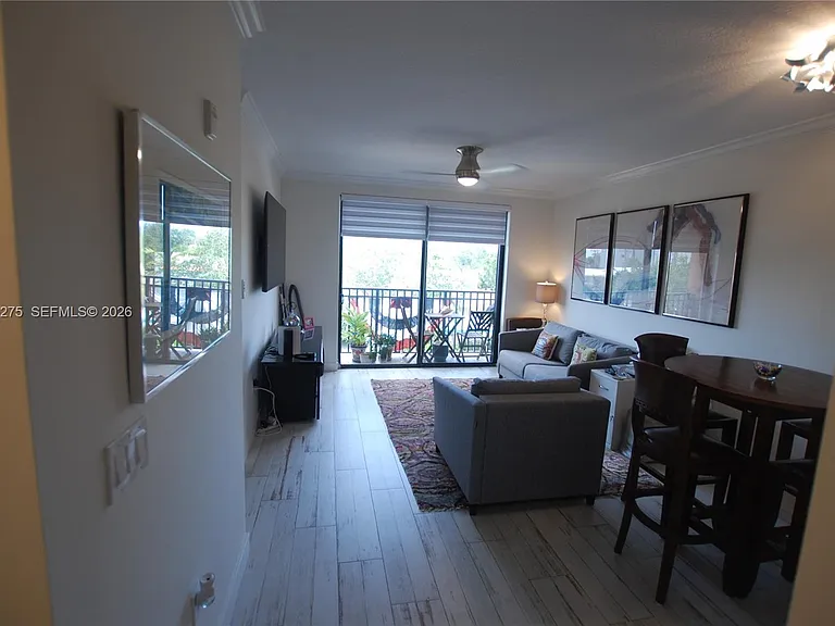 511 Lucerne Ave #306 — Photo 4
