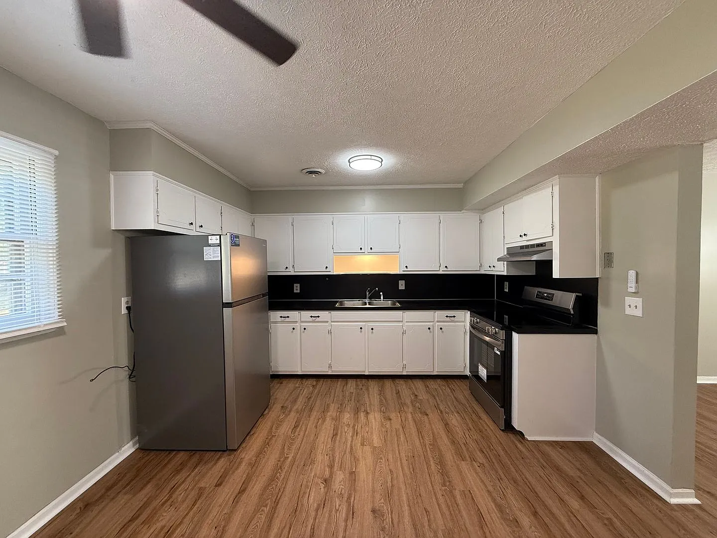 4 Bed 1.5 Bath Home — Photo 4