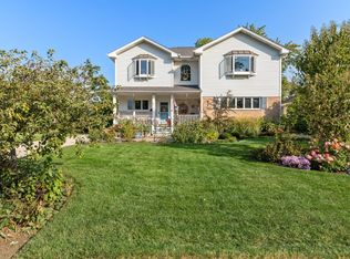 2718 Brassie Dr, Glenview, IL 60025