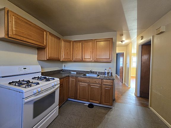 2nd image of 217 Fairfield St #1R