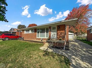 22713 Raymond Ct, Saint Clair Shores, MI 48082