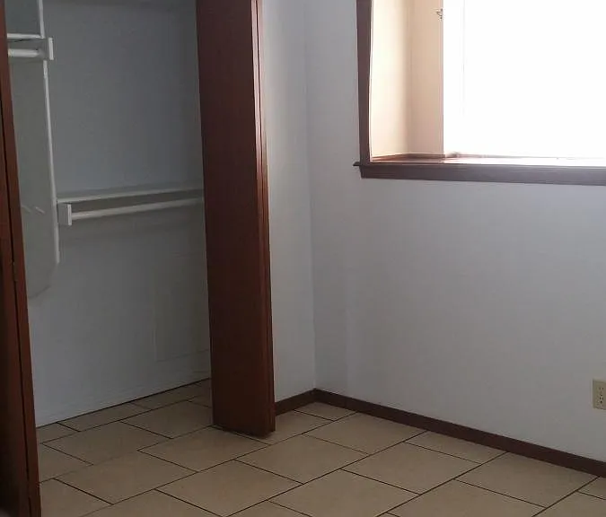 2nd (Front) Bedroom Closet