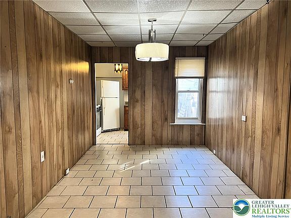 2nd image of 622 N Silk St