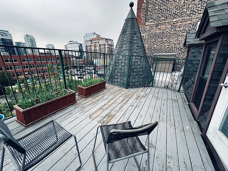 353 W Chicago Ave #4E — Photo 16
