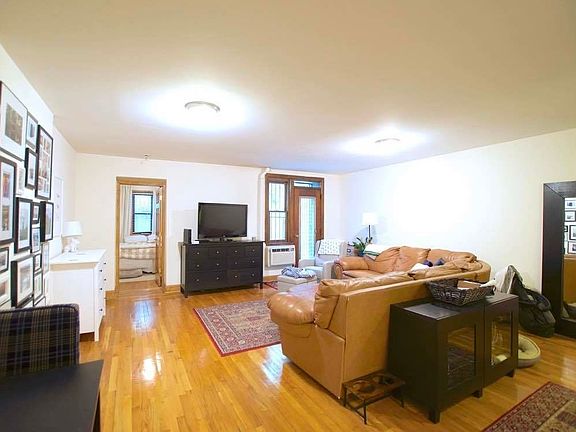 4th image of 120 W 75th St #B