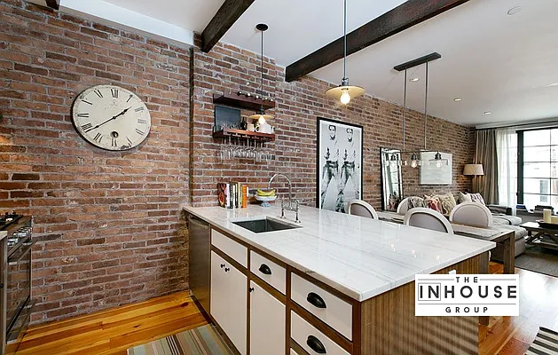 Sold by The In House Group | media 18