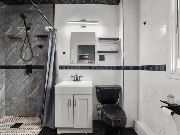 3215 Randall Avenue image 10 of 21