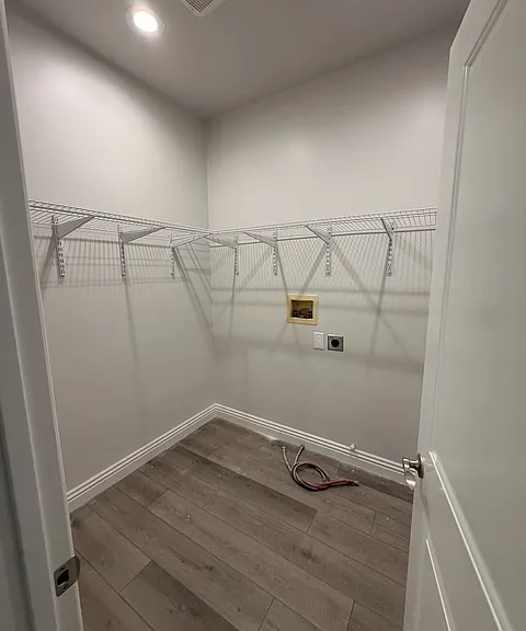 312 W Edna Pl — Photo 16