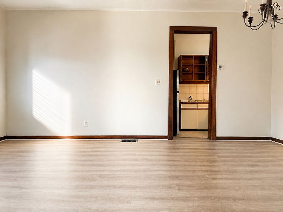 1st image of 931 SE 8th St #B