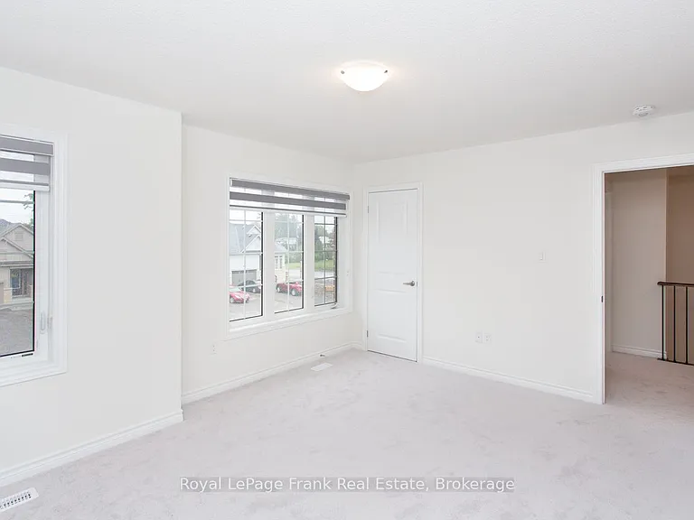 5 Hennessey Cres — Photo 27