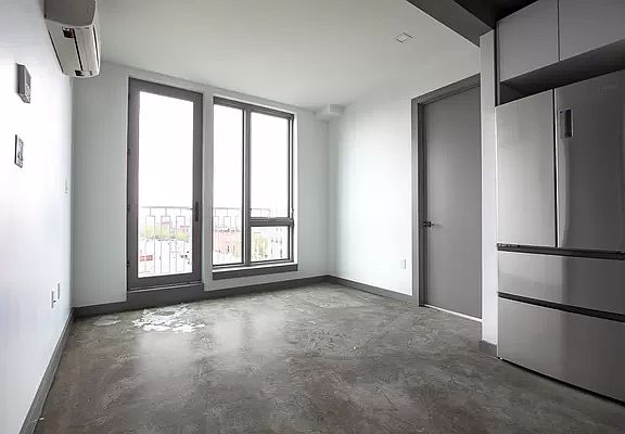 4th image of 410 Tompkins Ave #5GG