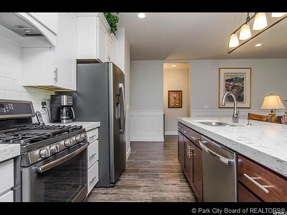 5th image of 1833 E Holladay Farm Ln