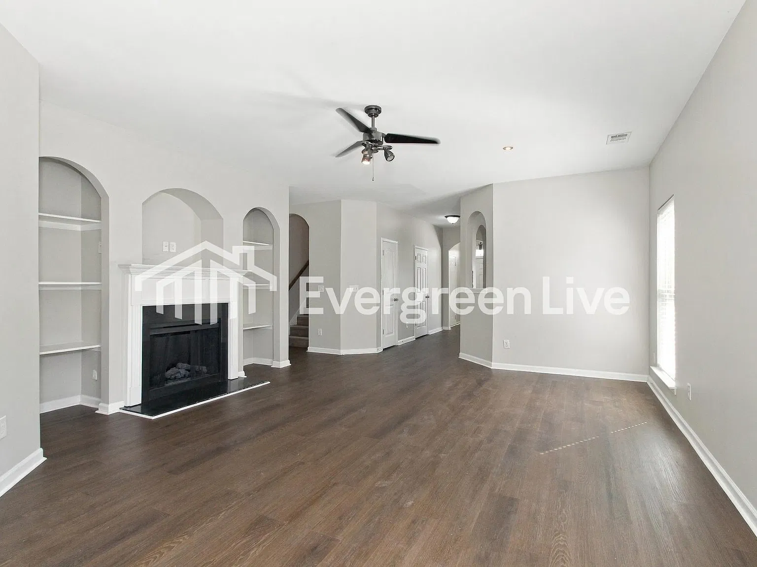 4 bed, 2.0 bath, 2200 sqft, $1,895 — Photo 3