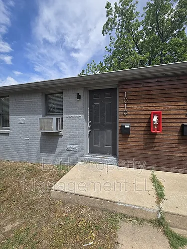 1010 E 8th St N Photo 1