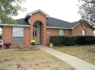 931 High Point Dr, Midlothian, TX 76065