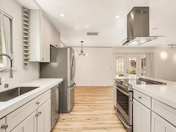 5th image of 2426 La Estrella St