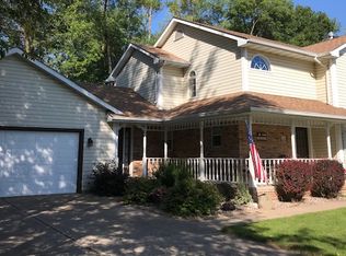 1230 Beechwood Ln, Menasha, WI 54952