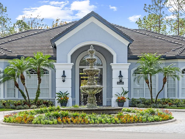 The Grand Reserve at Tampa Palms Apartments — Photo 42