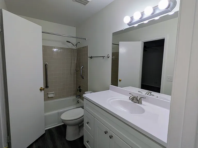 510 Basswood Ave #4 — Photo 20