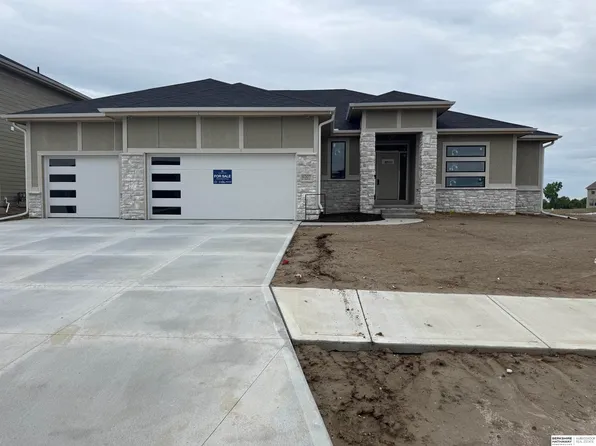 6207 209th St, Elkhorn, NE 68022